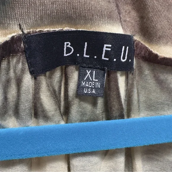 B.L.E.U. USA XL Elegant Floral Gold Stud Stretchy Women's Top Long Sleeve Shirt - Picture 2 of 15